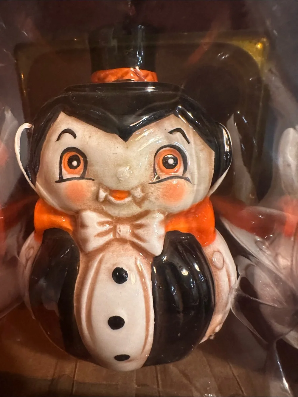 Design Johanna Parker Salt & Papper Shakers  Vampire Figurine Halloween